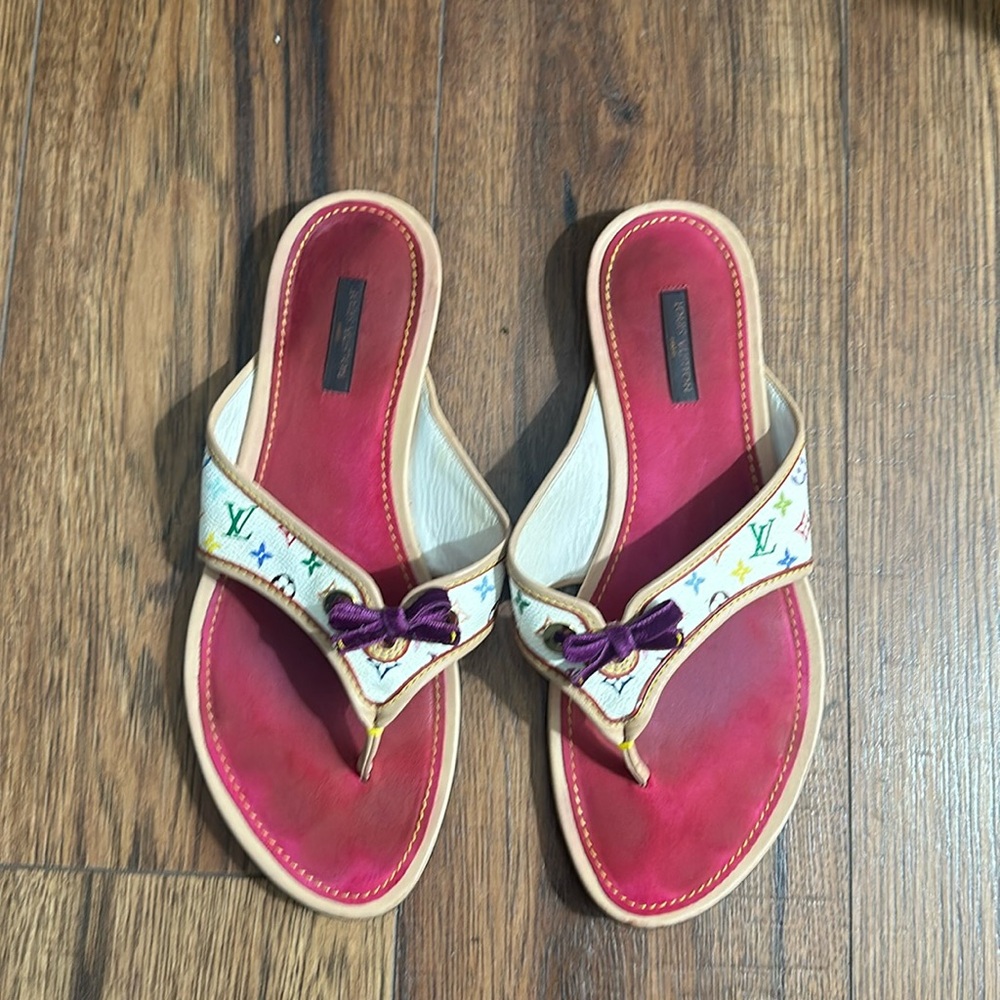 Louis Vuitton sandals please look at video before purchasing.